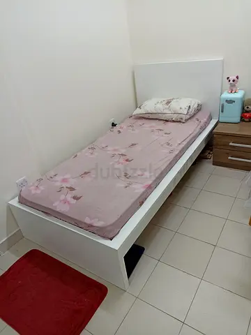Single white wooden bed frame with headboard - good condition- Day bed