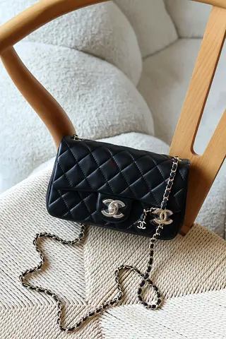 Black Quilted Chain Shoulder Bag - Classic Style