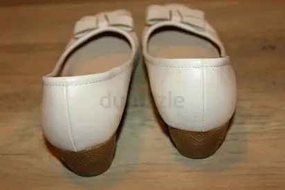 Cream women's bow-front low heel shoes, gently used