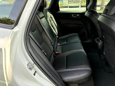صورة 8 لـ 2022 Volvo XC60