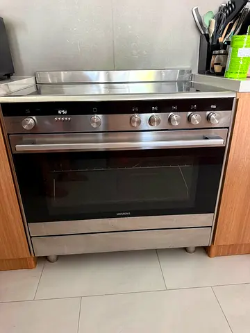 Siemens freestanding cooker (electric oven with hob) excellent condition
