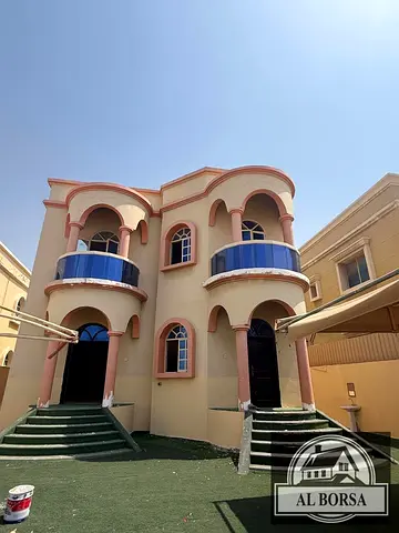 Villa for rent in Al Muwaihat 1: five bedrooms, a majlis, a living area, a spacious kitchen, and a swimming pool.