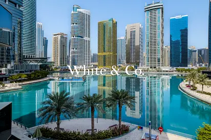 Upgraded 1BR+Study | Lake View | Spacious