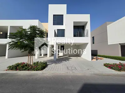 Corner | Single Row | Close to Amenities