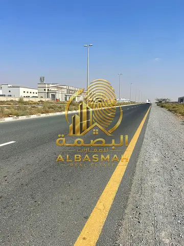 ارض زاية ( 87,657 قدم ) مدينه الامارات الصناعيه علي الشارع العام مباشره