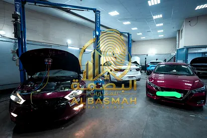 مستودع مجهز للتازل بالصناعيه 4 مساحة 2,150 قدم مربع مع المعدات و الرخصه ساريه لمده سنه بدون مصاريف