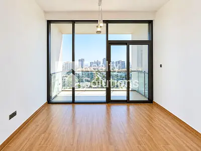 Bright Studio | Smart Layout | Pool Access I One Call to Secure