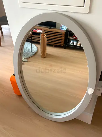 Round Wall Mirror with White Frame - Modern Design