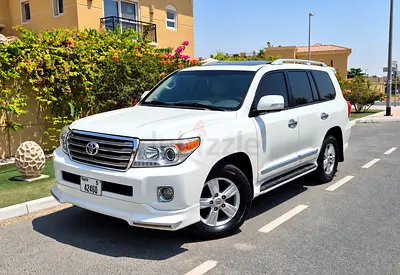 2013 Toyota Land Cruiser VXR 5.7 V8 GCC Specs
