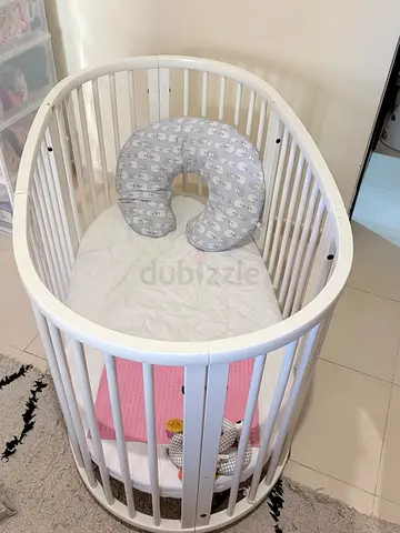White stokke Crib