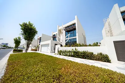 BURJ VIEW | SINGLE ROW | OFFERS ACCEPTED