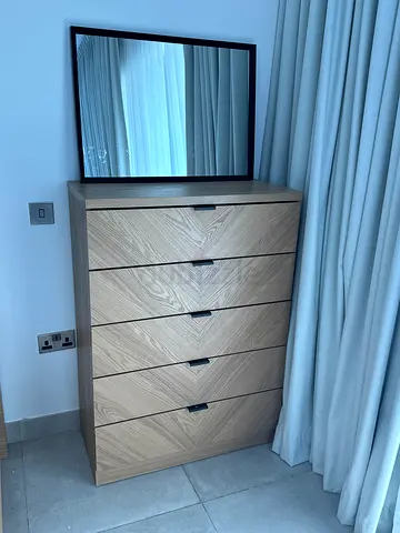 5-drawer chest in very excellent condition, clean and practical.