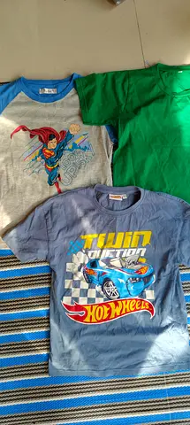 Lot of 3 Boys' T-shirts (Superman, Plain Green, Hot Wheels) - Size approx. 6-8