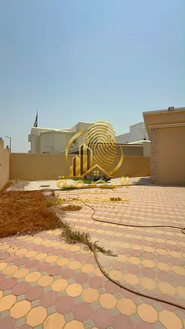 فيلا للبيع – الدراري، الشارقة – مساحة الأرض 16,770 قدم² فرصة مميزة لامتلاك عقار واسع في منطقة الدراري، الشارقة، بموقع استراتيجي مقابل المسجد مباشرة وعلى بُعد 200 متر فقط من شارع المدينة الجامعية
