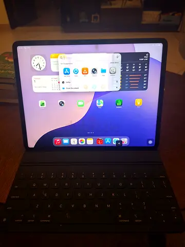 iPad with Smart Keyboard Folio - Good Working Condition