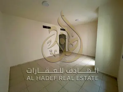 لإيجار السنوي في الشارقة | المجره استوديو واسع ومميز في منطقة المجره، يتميز بمساحة كبيرة وتصميم عملي يوفر الراحة والخصوصية، مع بلكونة ومطبخ منفصل وتكي