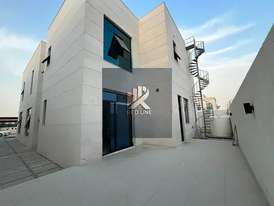 سعر رائع || فيلا 5 غرف نوم || في حوشي || تصميم واسع || موقع متميز || تشطيبات فاخرة