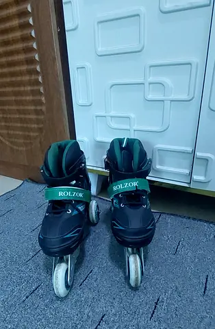 Child size Rolzor inline roller skates - adjustable, good condition