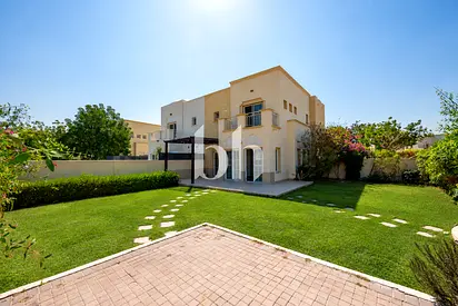 Large Plot | 12 Cheques Available | Unfurnished