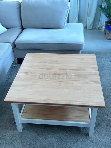 Modern coffee table in very excellent condition, clean and well maintained.