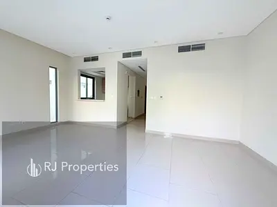 LIKE BRAND NEW TOWN HOUSE WITH PRIVATE GARDEN &FRONT OF CLUBHOUSE