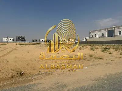 Land for sale in Al-Hawshi, two streets, front and back, opposite the palaces.