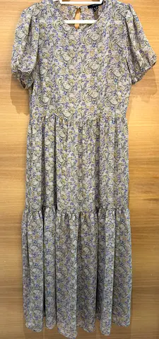 Light Floral Puff-Sleeve Dress - Size M - Available for a quick sale