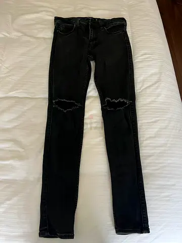 Black ripped skinny jeans