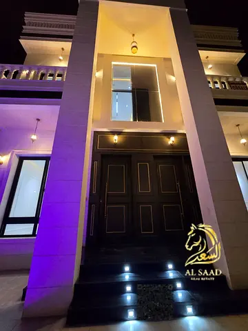 An ideal villa for families seeking space, privacy and comfort, with a distinctive design, private pool and a quiet location in the Al Yasmin area of