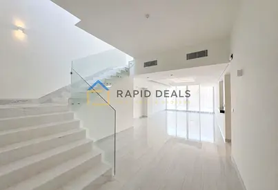 Single Row 3BR+M Townhouse on a Large Plot