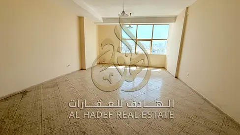 غرفتين وصالة بإطلالة مفتوحة — في المجاز 2 على شارع جمال عبدالناصر — تكييف على المالك — خصم 5,000 درهم في السنة الأولى — 53,000 درهم فقط!