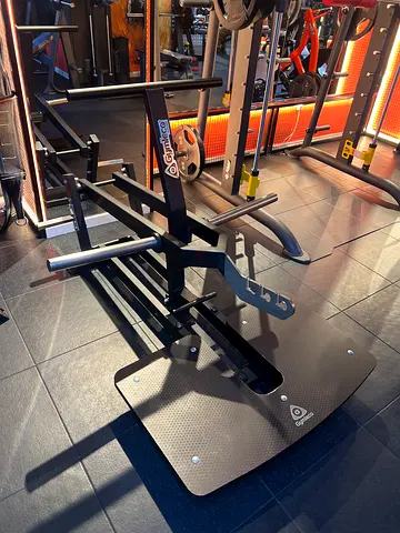 Belt Squat Machine (Gymleco)With 3 sizes Belts