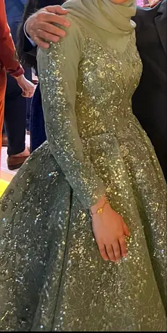 Green Sequined Full-Length Evening Gown with Long Sleeves