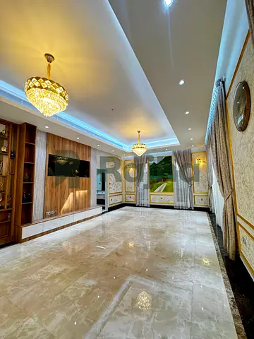 Corner 5 Bed + Maid | Own Pool and Lift | Ready