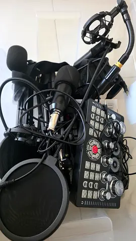 Audio Interface Mixer with Microphone, Pop Filter & Shock Mount - Used like new