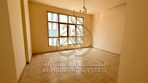 شقة غرفة وصالة للإيجار في المجاز 2 الشارقة، شارع جمال عبدالناصر، إطلالة على برج، تكييف على المالك، دفع مرن وخصم 5 آلاف للسنة الأولى