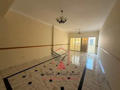 شقه ثلاث غرف وصاله اطلاله مفتوحه ببلكون خزائن بالحائط مع باركن مجاني موقع قريب من جميع الخدمات العامه