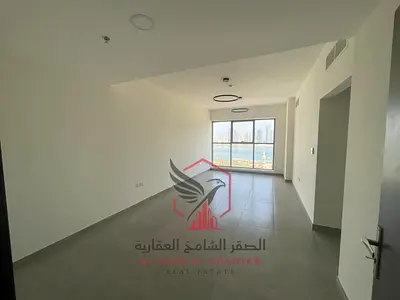 شقة مميزة غرفتين وصالة  بمساحة واسعة وإطلالة بحرية رائعة، ثاني ساكن.