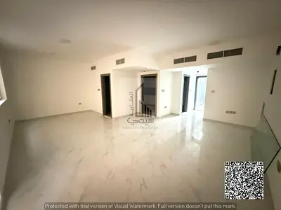 Spacious commercial office with 2 bathrooms for rent in Muwaileh 3