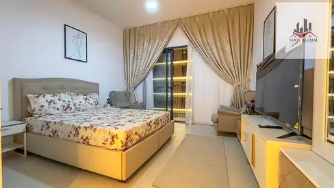 الشارقه جزيره مريم استديو مساحه كبيره ومطبخ وحمام وبلكونه