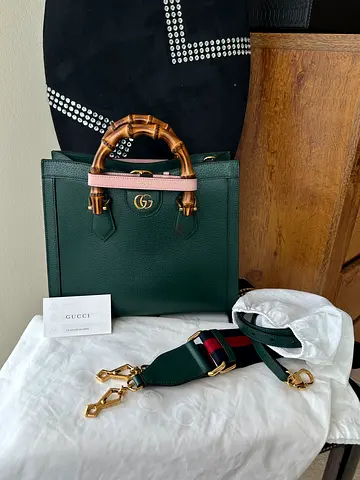 Gucci Diana Green Leather bag