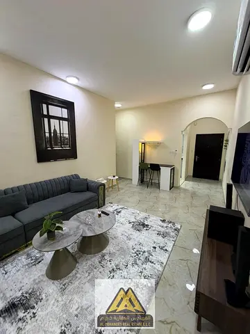 One bedroom and a living room with a rooftop terrace and bathroom. Prime location opposite William