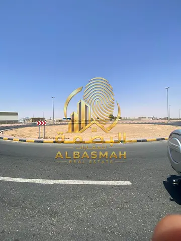ارض سكني استثماري للبيع في اماره الشارقه مشروع روضه القرط مساحه 15,460 قدم مربع