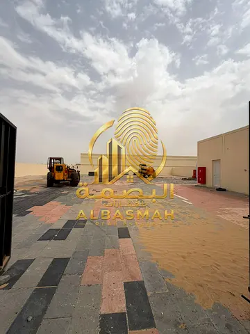 حوطه للايجار بالصجعه الصناعيه بالشارقه مساحة 12 الف قدم بسعر 170 الف سنوي