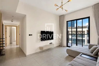 Ready to Move in | Prime Location | Mid Floor