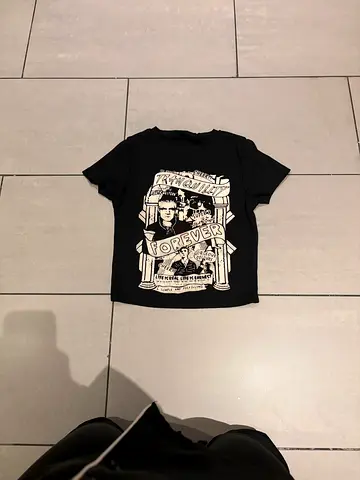 Black graphic print T‑shirt, size M - good condition