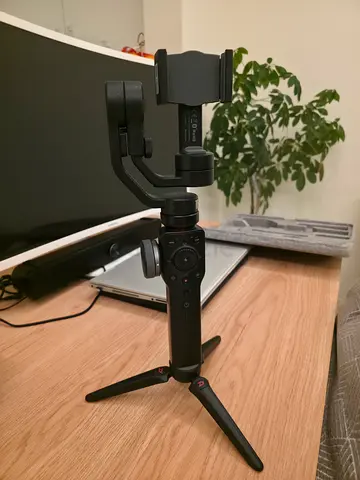 Zhiyun Smooth 4 Gimbal Bundle – Tripod, Case & Camera Grip