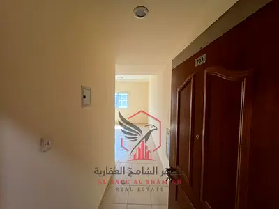 غرفة وصالة باطلالة مفتوحة على شارع الشيخ محمد بن زايد , موقع حيوي قريب من مخرج دبي وقريب من جميع الخدمات