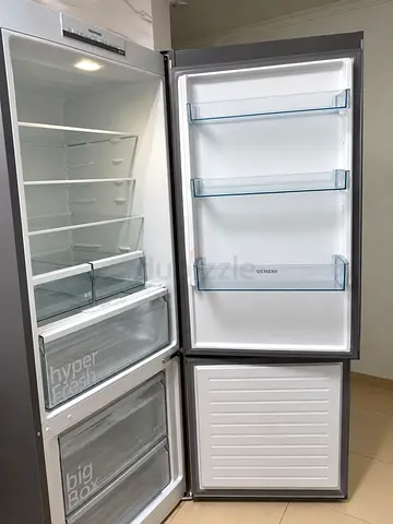 Siemens Stainless Steel Bottom-Freezer Refrigerator - Perfect Condition