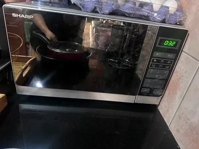 Sharp countertop microwave oven - good working condition